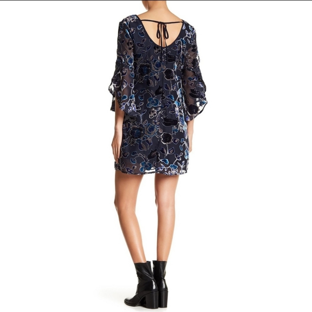 Band of Gypsies Floral Navy Velvet Dress - Picture 2 of 6